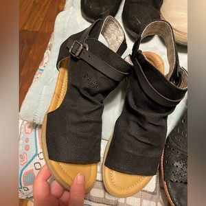 NEW Blowfish sandals size 8